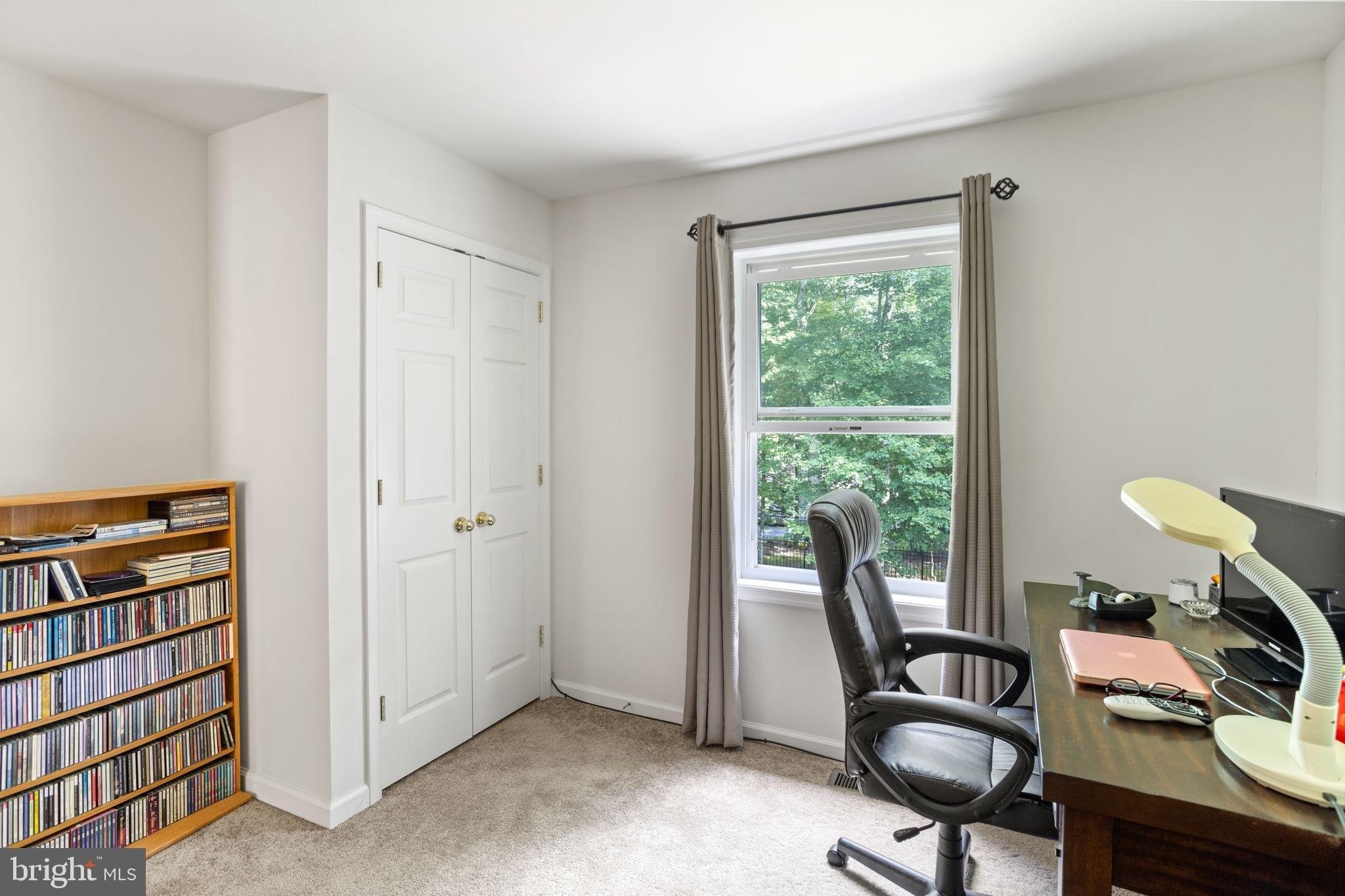 Sunrise Dr, Henryville, PA 18332