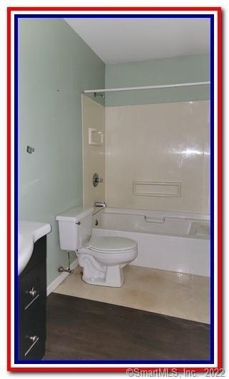 Sunniecrest Dr, Waterford, CT 06385