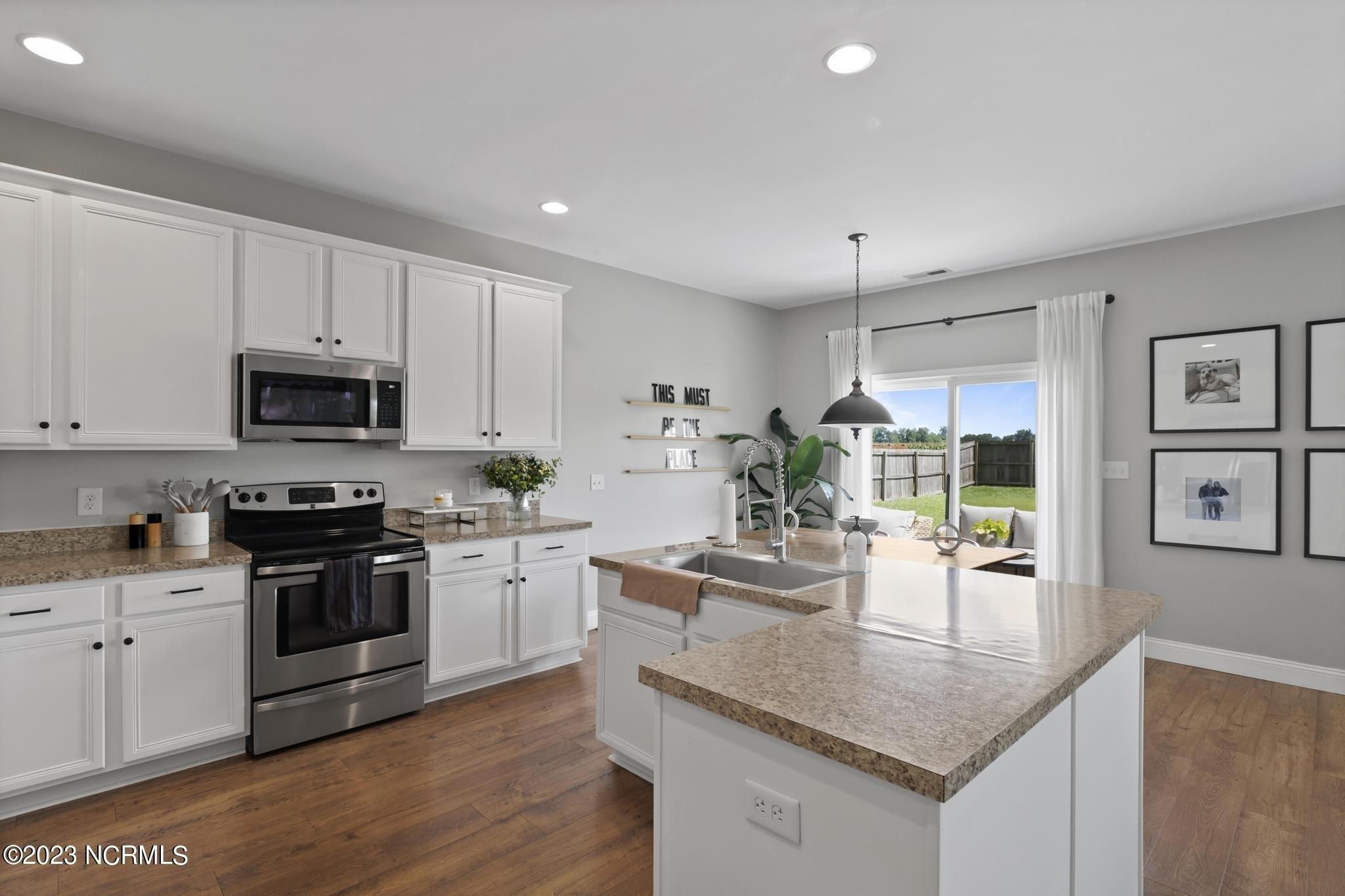 Holly Grove Ct W, Jacksonville, NC 28540