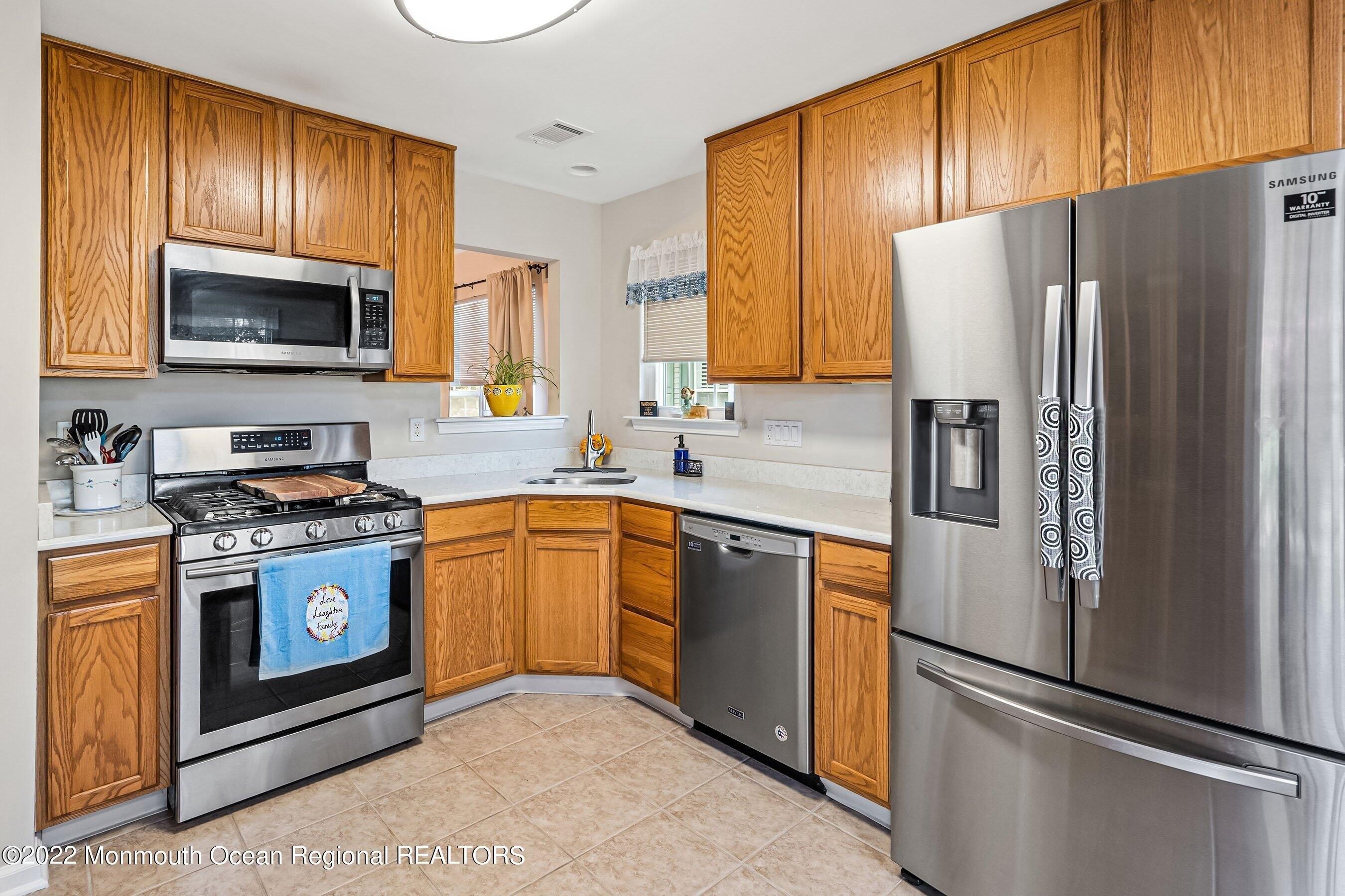 Schoolhouse Ln, Lakewood, NJ 08701