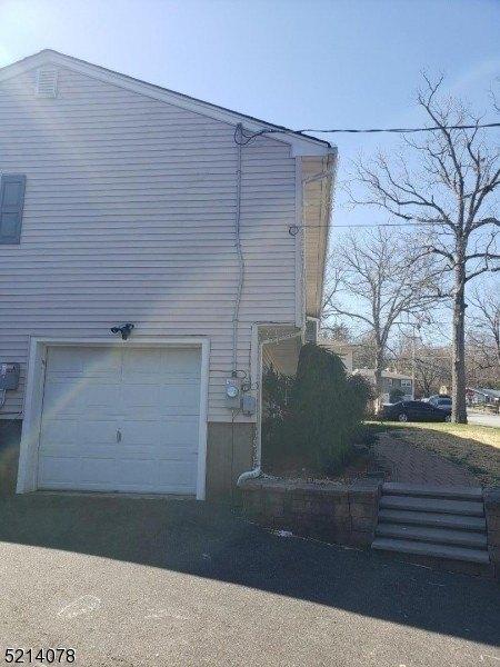 Holiday Dr, Hopatcong, NJ 07843