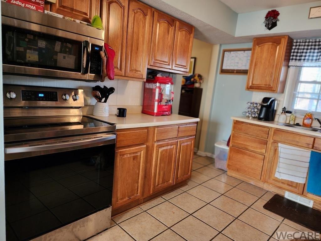 Leffler Dr, Lima, OH 45806