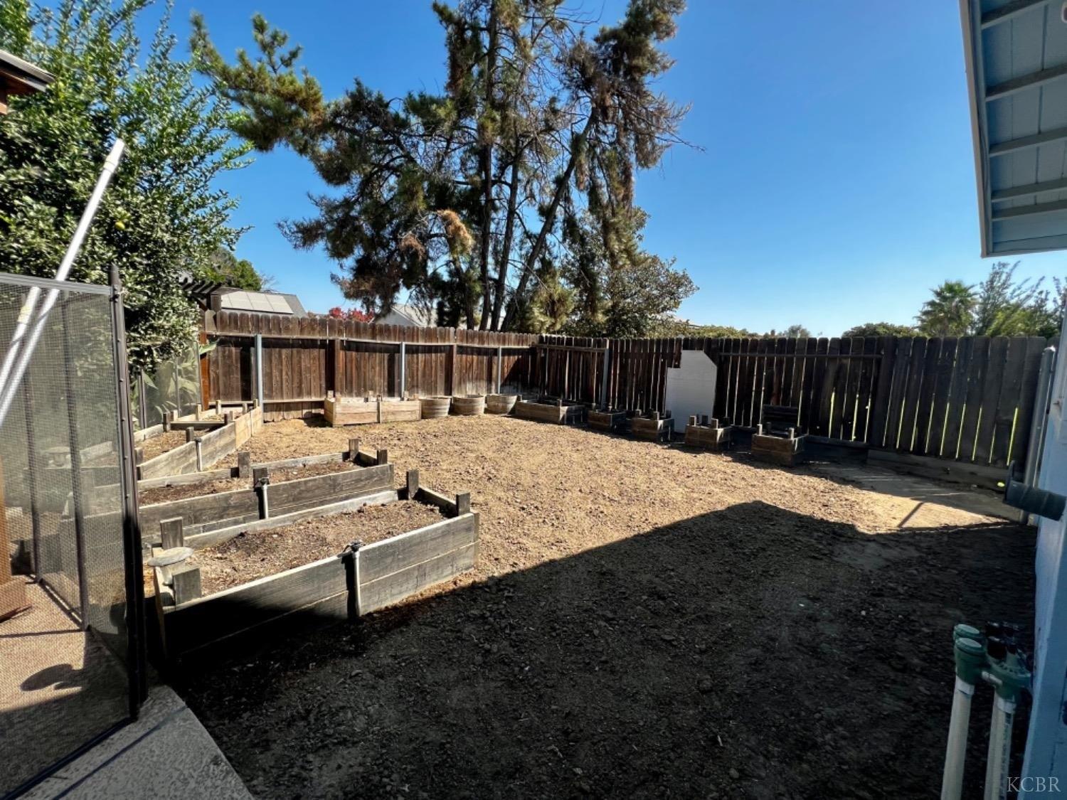 Cedar Ln, Lemoore, CA 93245
