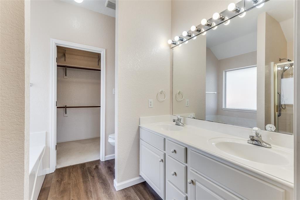 Highcrest Dr, Burleson, TX 76028