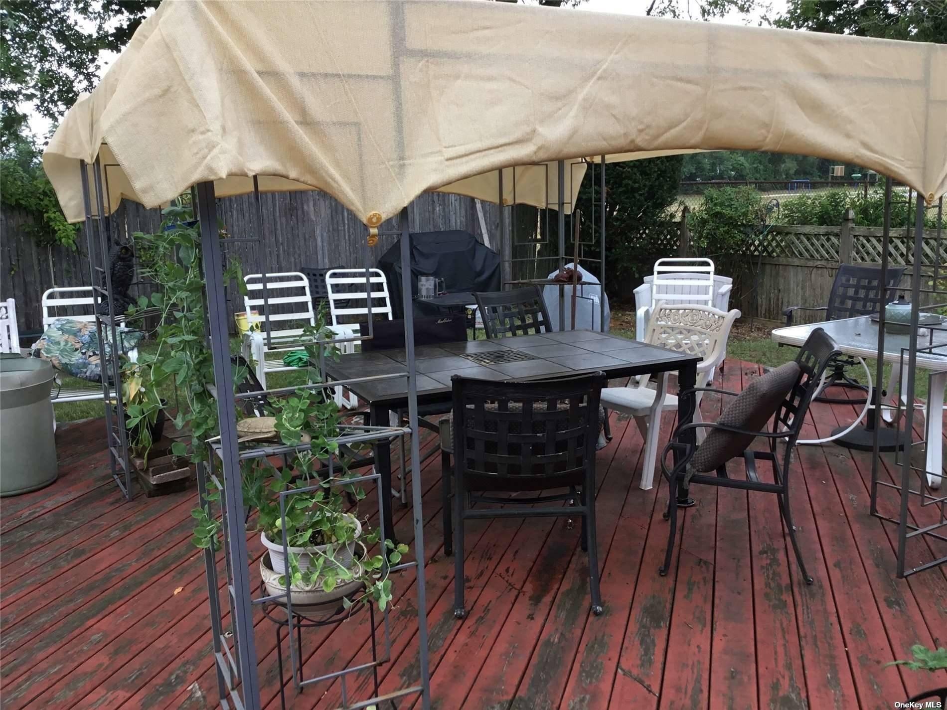 Fig Pl, Bay Shore, NY 11706