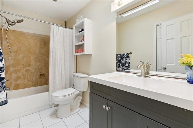 Jutland Dr, Marrero, LA 70072