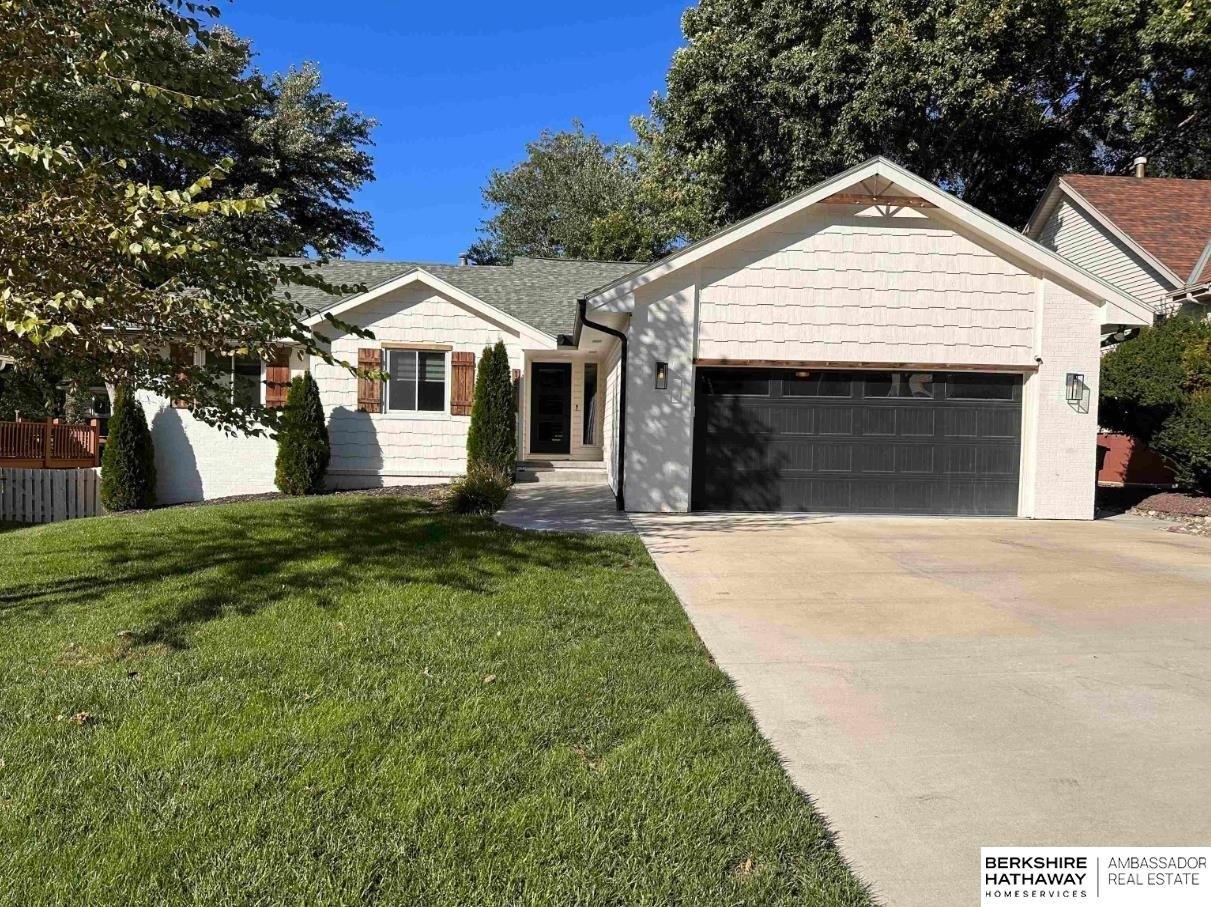 Westchester Cir, Omaha, NE 68118
