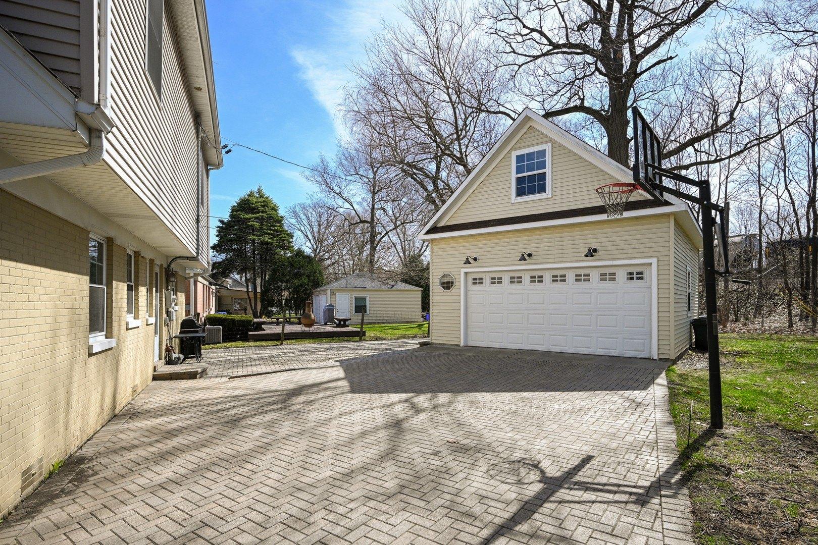 Willis St, Glen Ellyn, IL 60137
