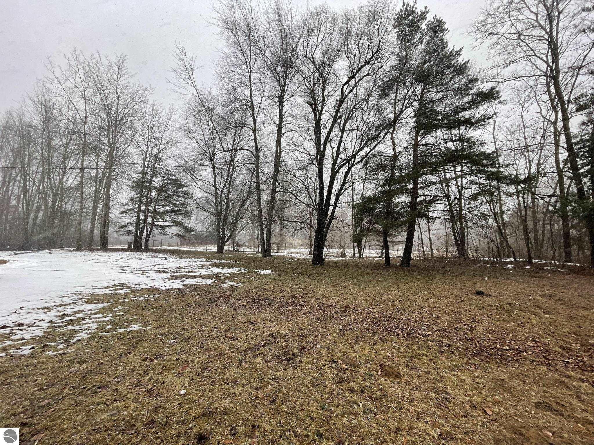 W Bradford Rd, Shepherd, MI 48883