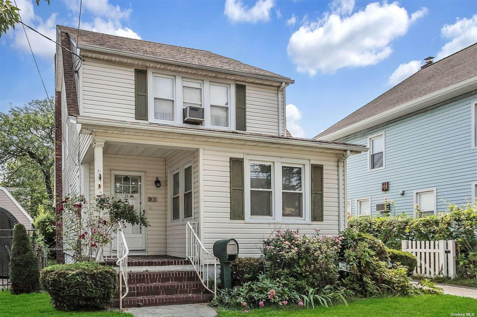 Brokaw Ave, Floral Park, NY 11001