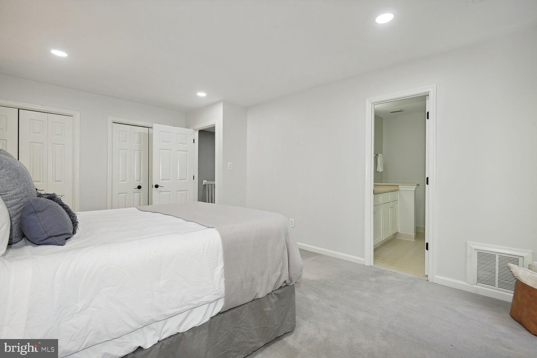 N Lake Ct, Fairfax, VA 22033