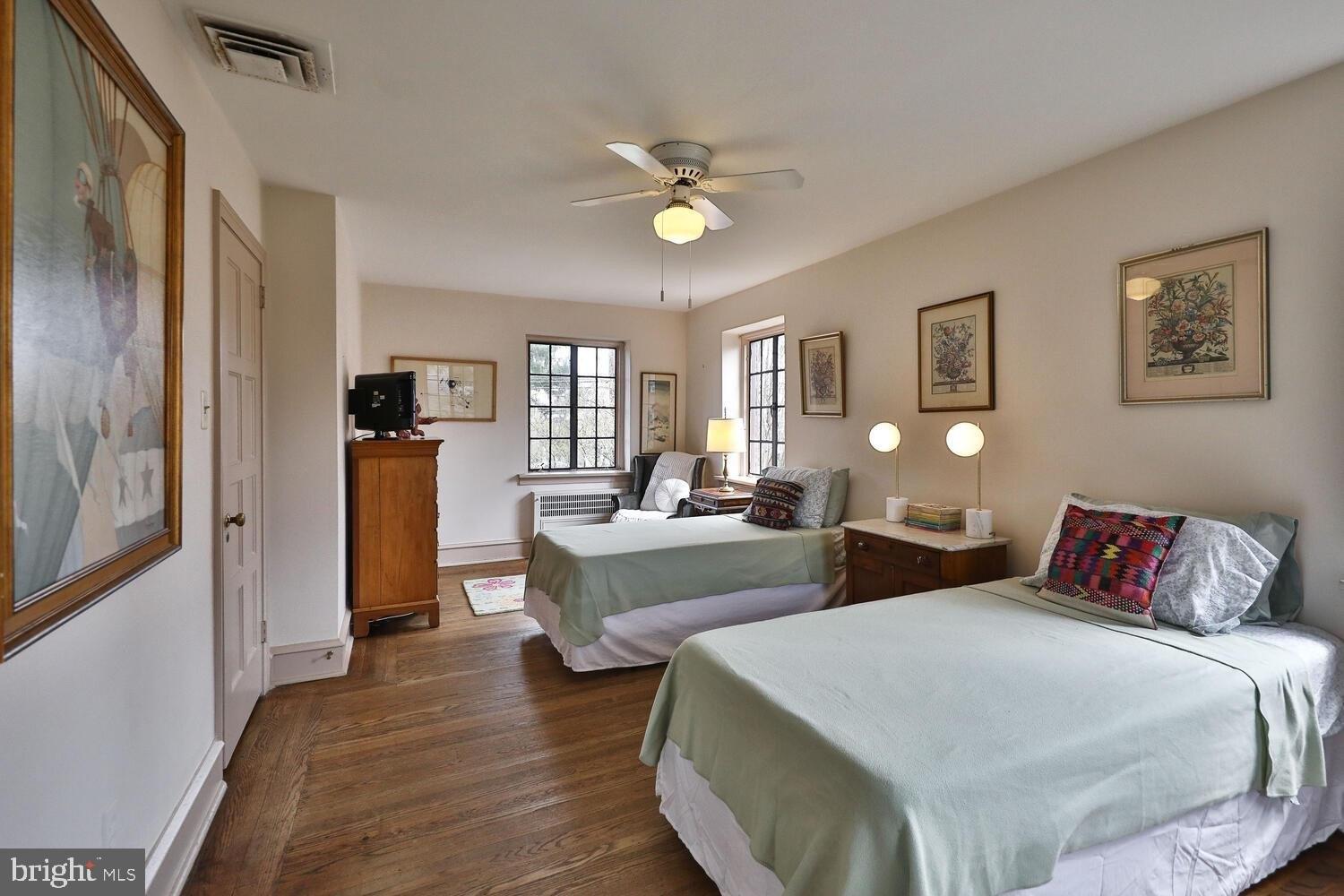 Woodbrook Ln, Philadelphia, PA 19119