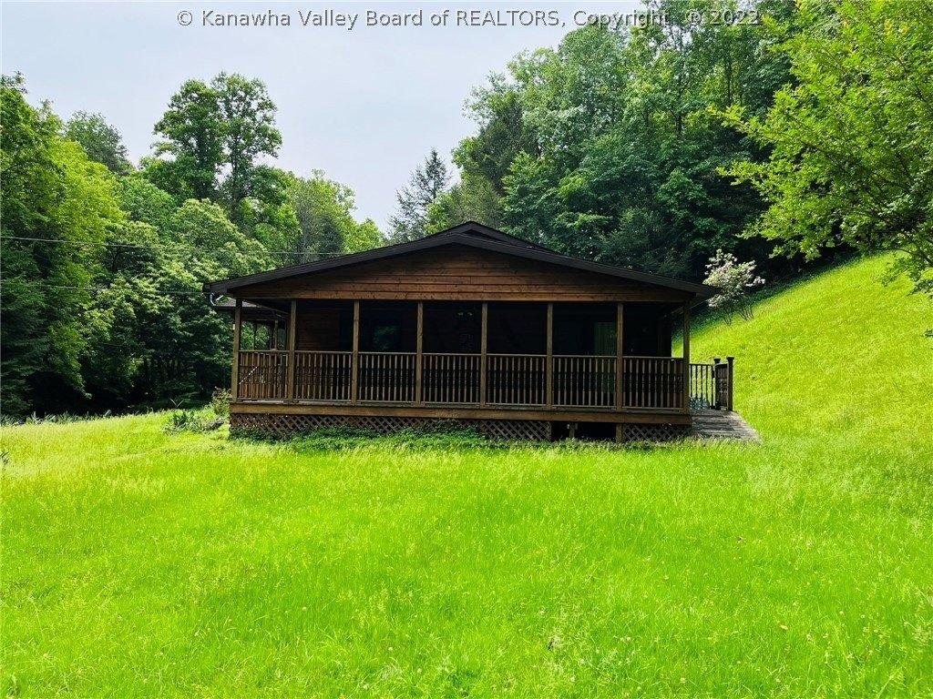 Middle Fork Dr, Charleston, WV 25314