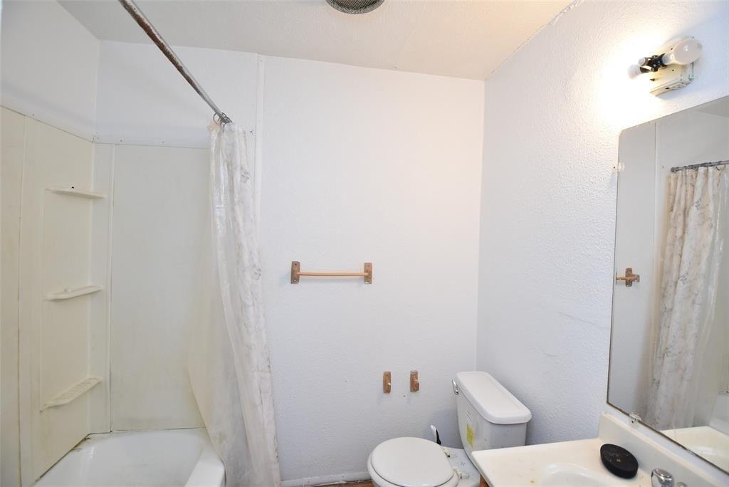 E Elm St, Hillsboro, TX 76645