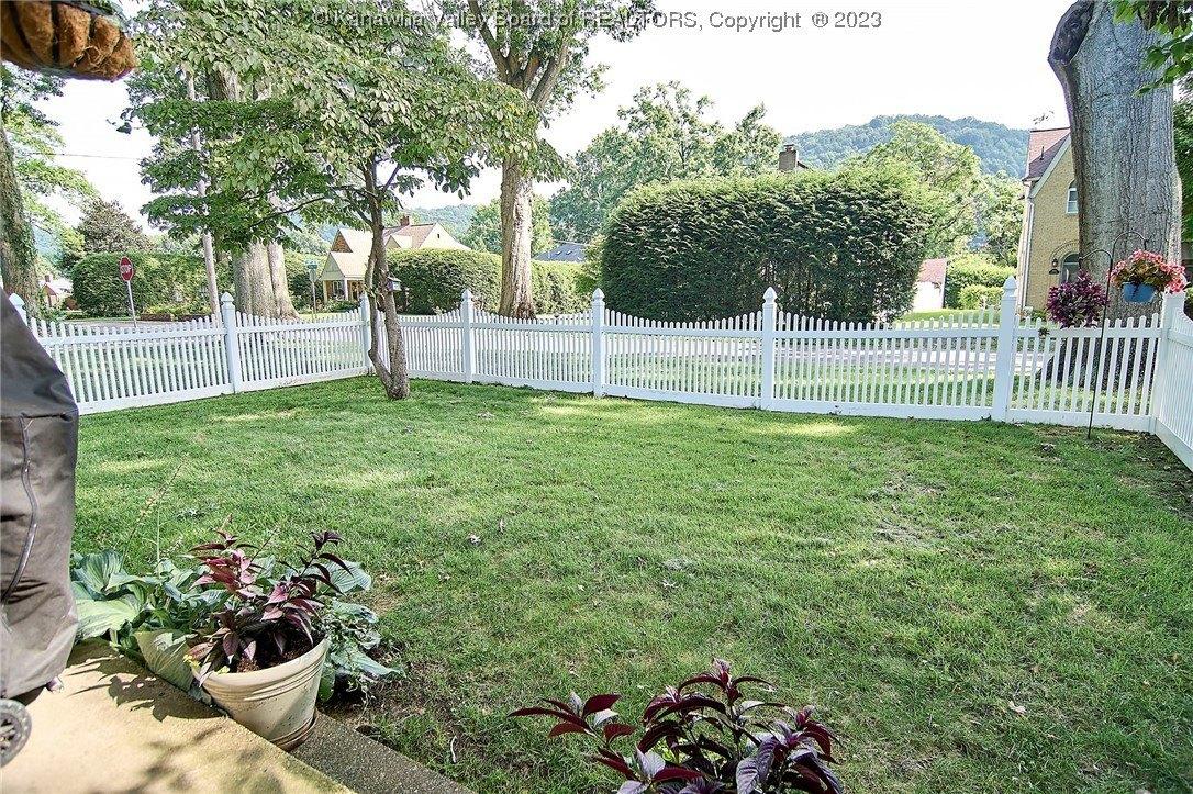 49th St Se, Charleston, WV 25304