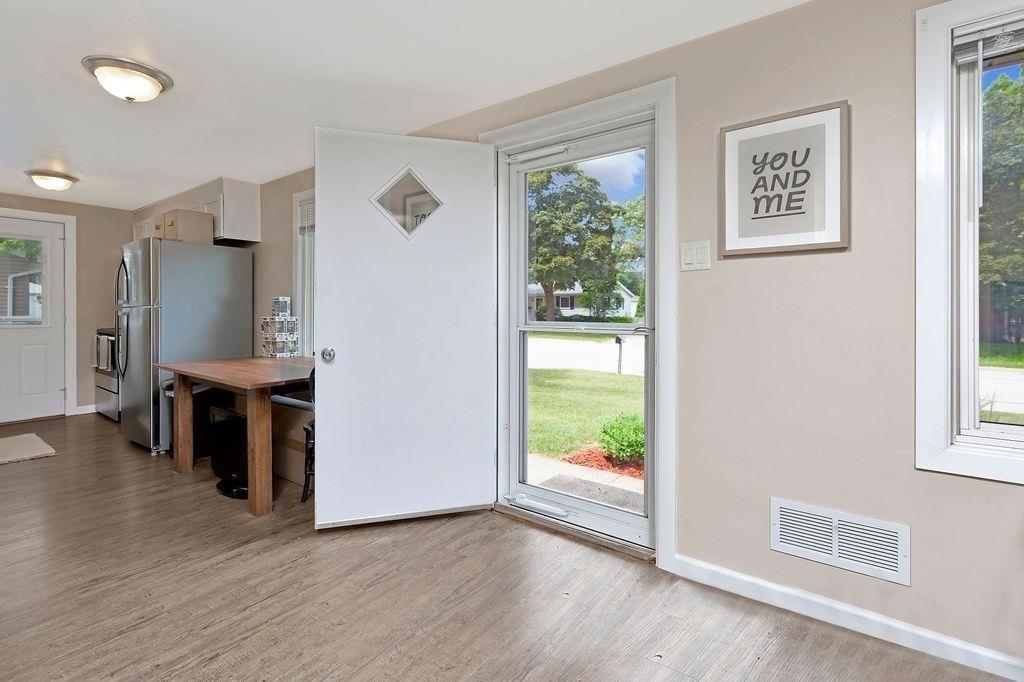 Sunny Ln, Green Bay, WI 54304