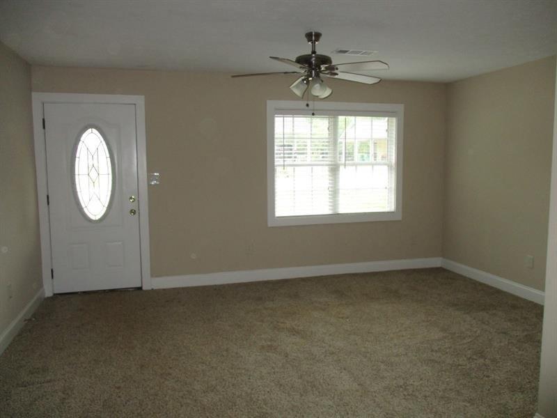 Circle Dr, Winder, GA 30680
