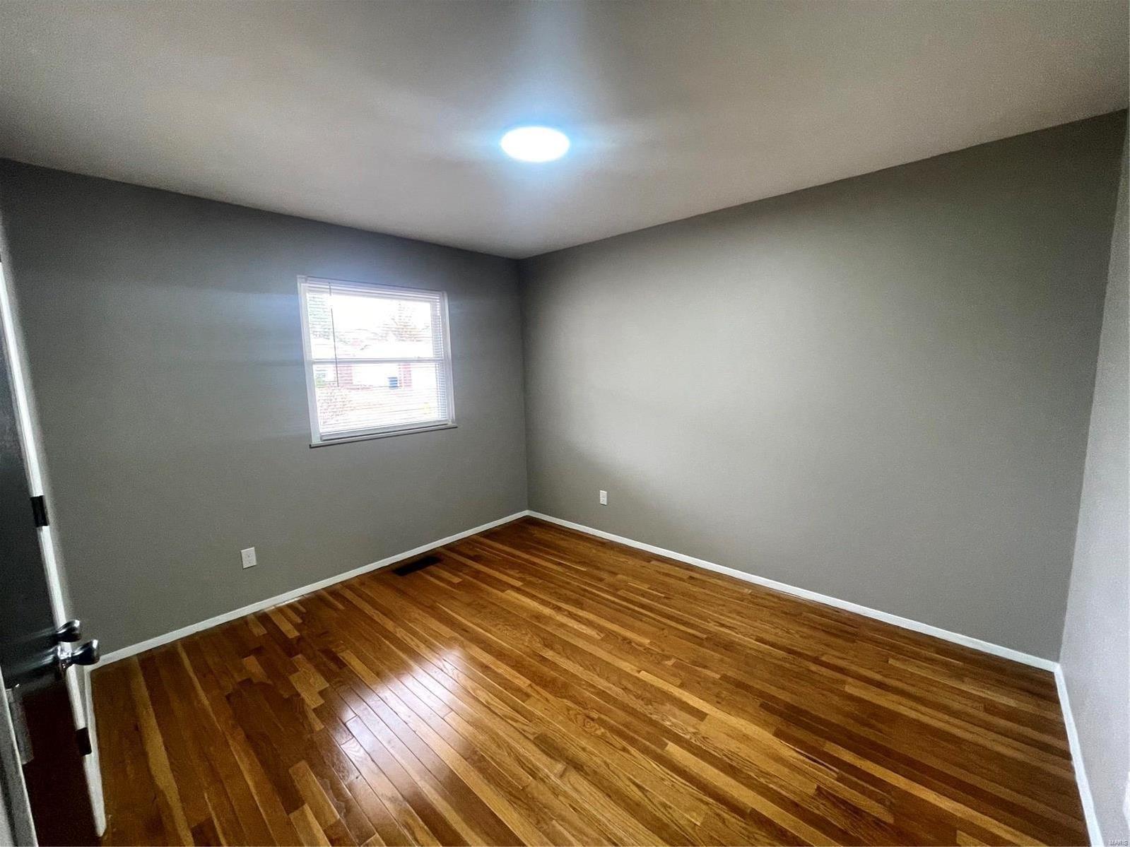 Remus Dr, Florissant, MO 63033