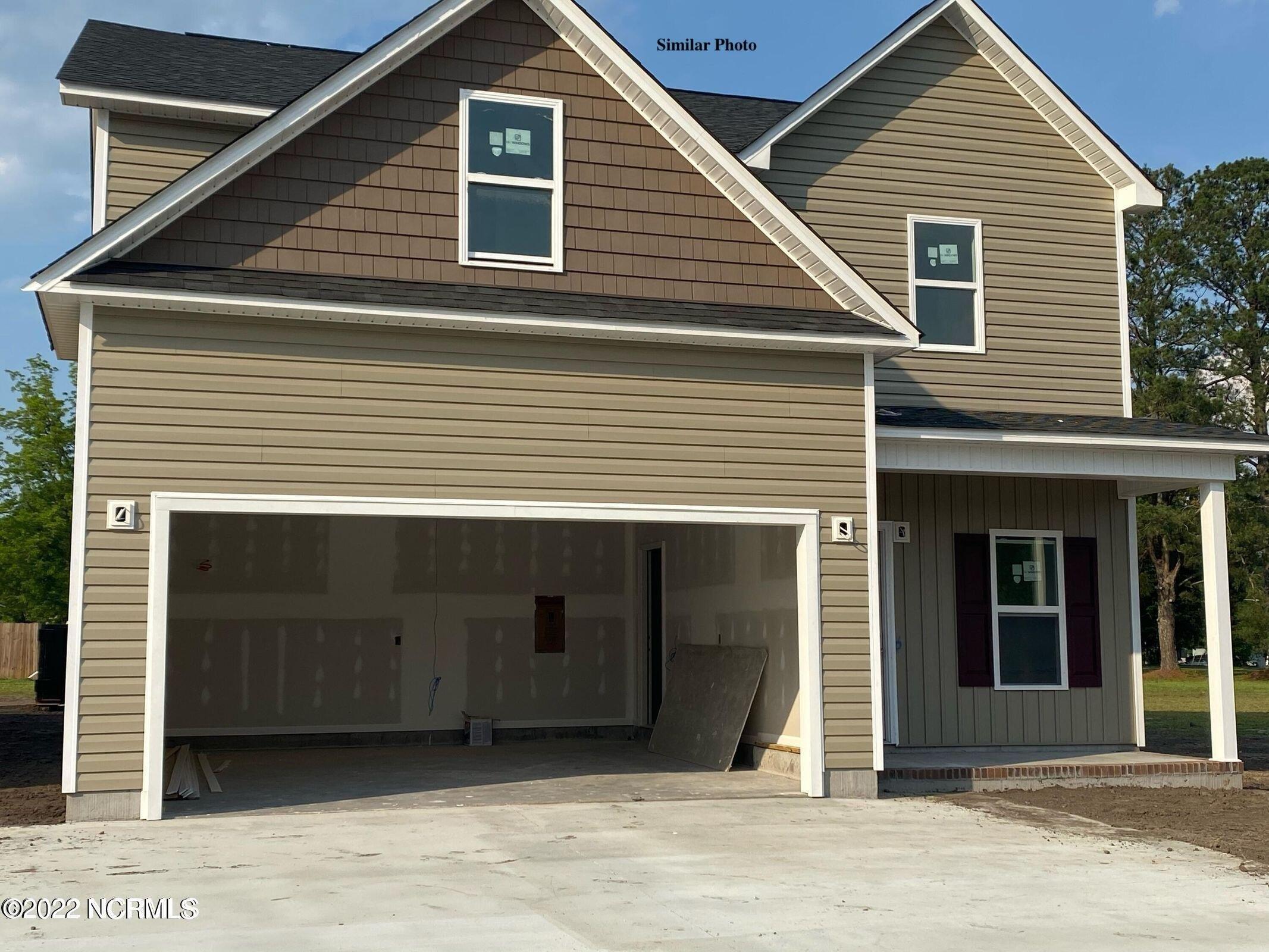 E Franck St, Richlands, NC 28574