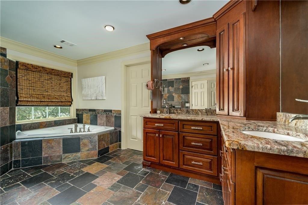 Hickory Fairway Dr, Woodstock, GA 30188