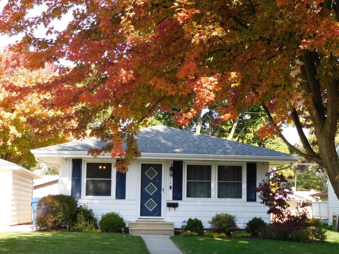 River Dr, Dekalb, IL 60115