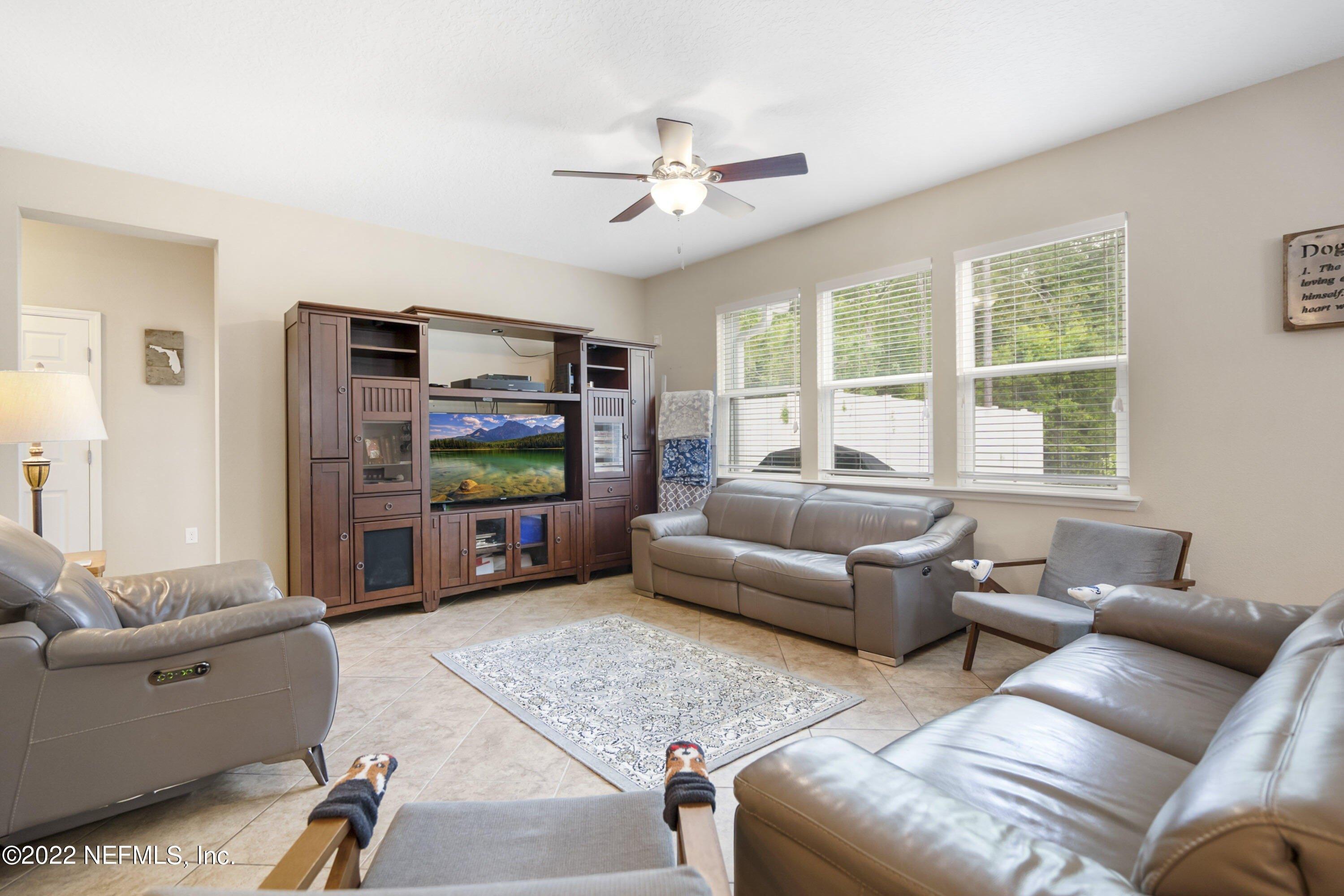 Chandlers Walk Ln, Jacksonville, FL 32246