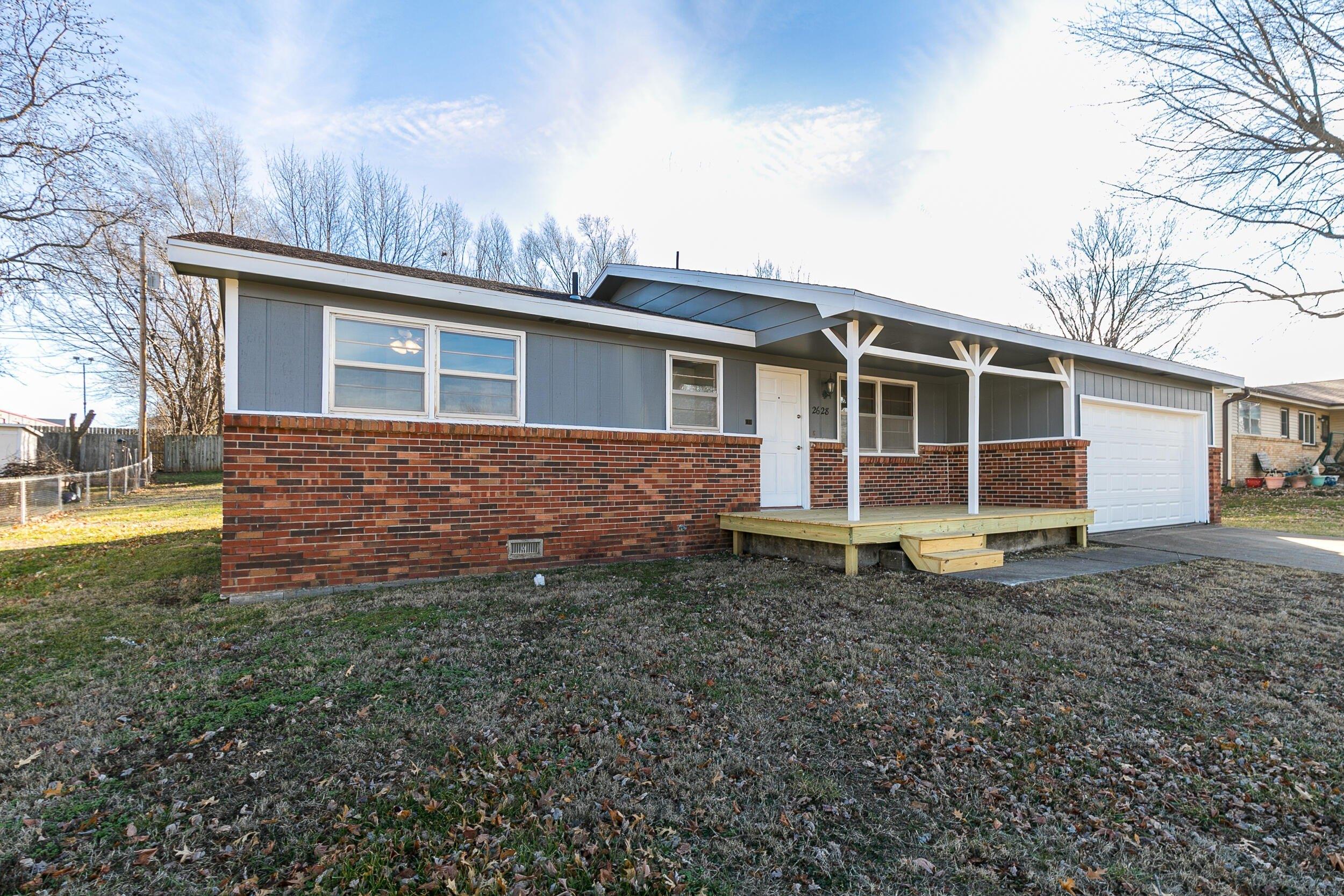 N Clayton Ave, Springfield, MO 65803