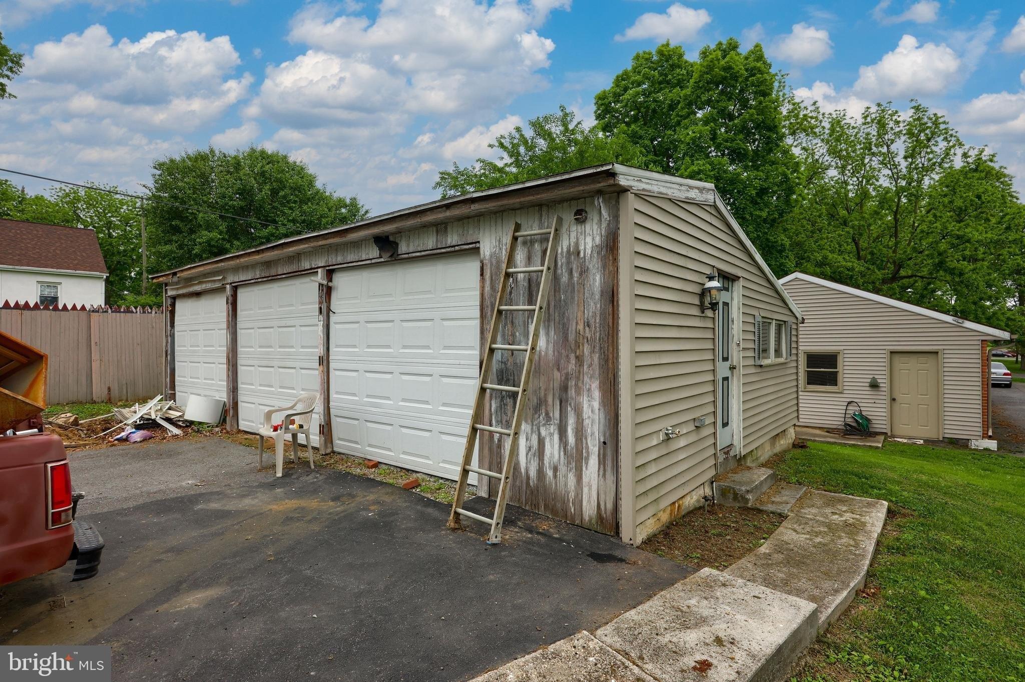 Charles Rd, Lancaster, PA 17603