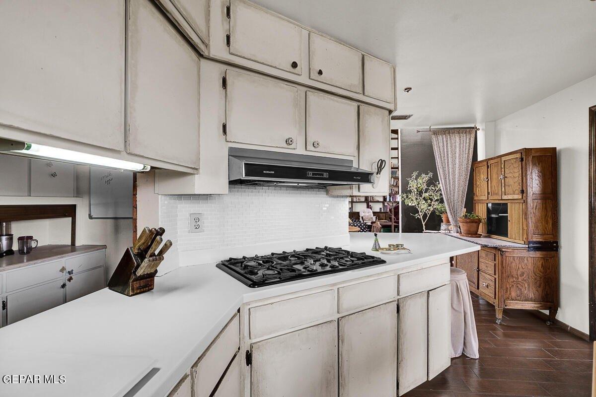 Metetuye Ln, El Paso, TX 79902