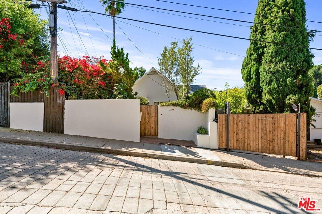 Cove Ave, Los Angeles, CA 90039