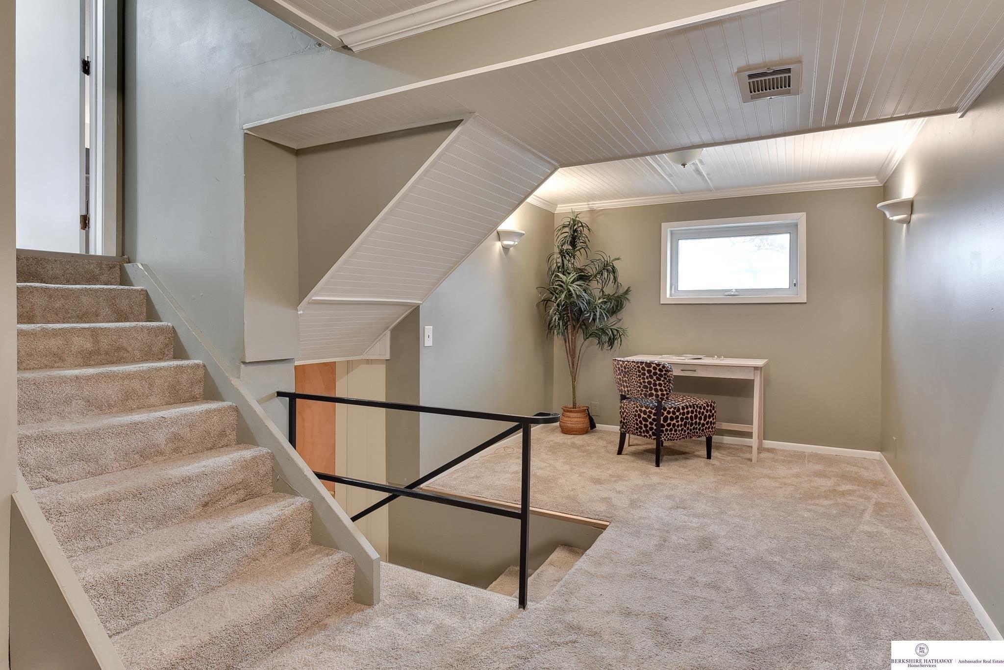 S 120th St, Omaha, NE 68144