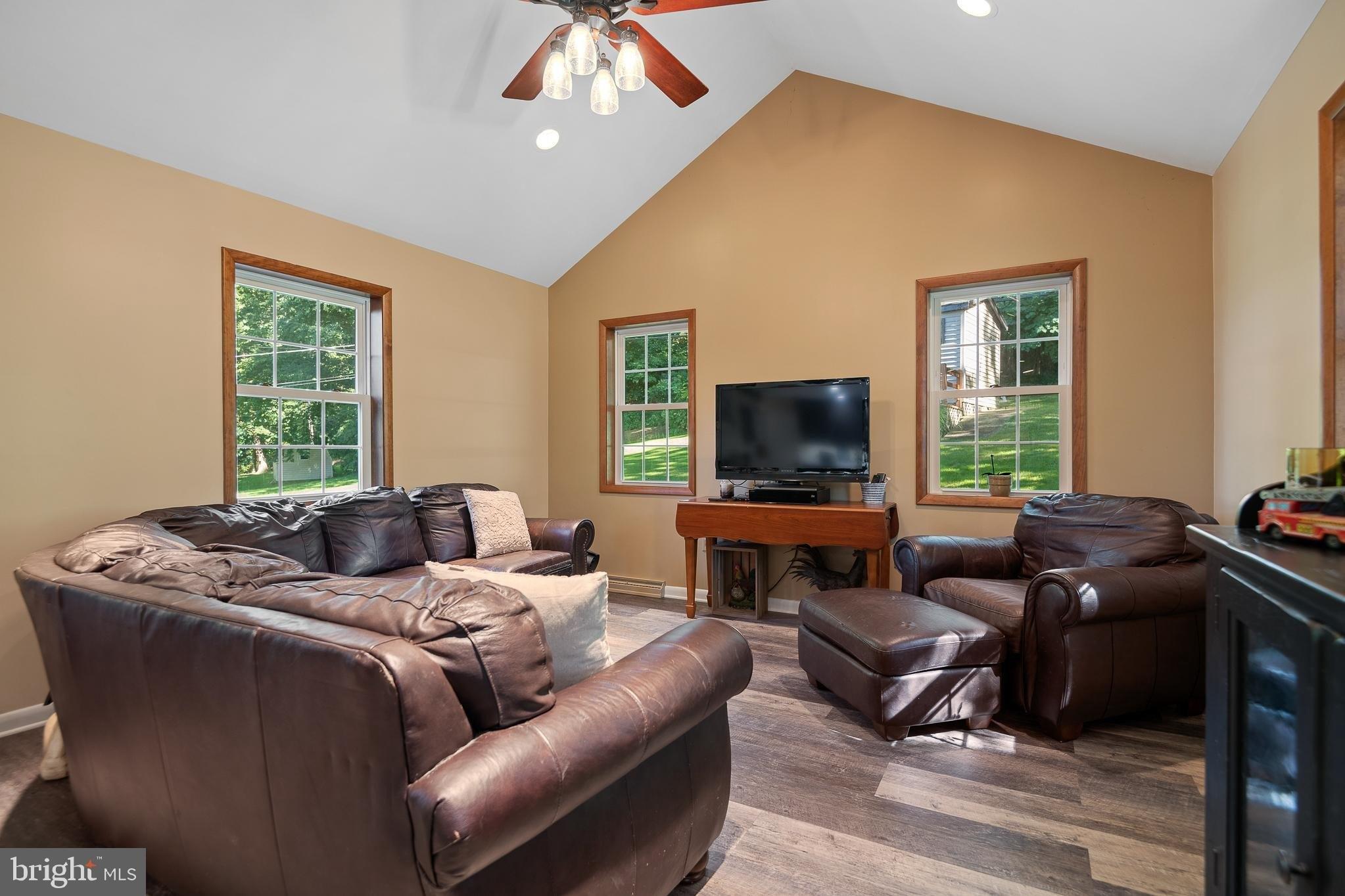 Folkstone Ct, York, PA 17402