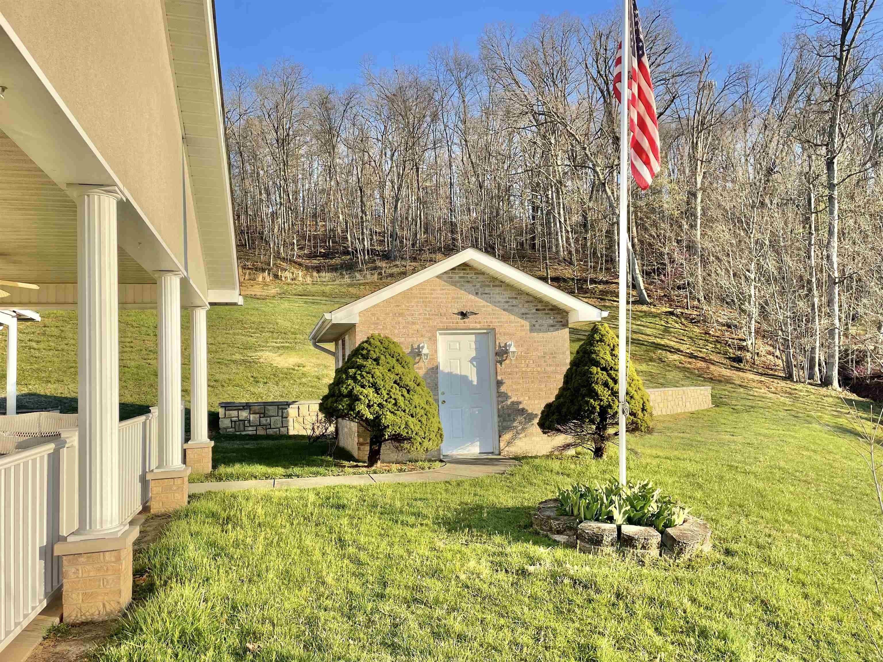 Sheri Ln, Huntington, WV 25704