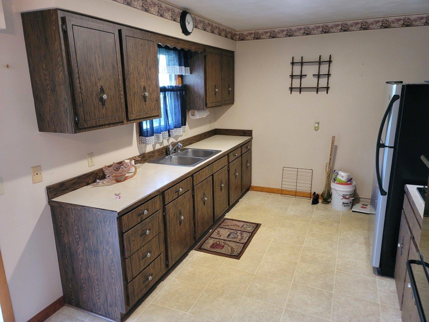 E 37th St, Sterling, IL 61081