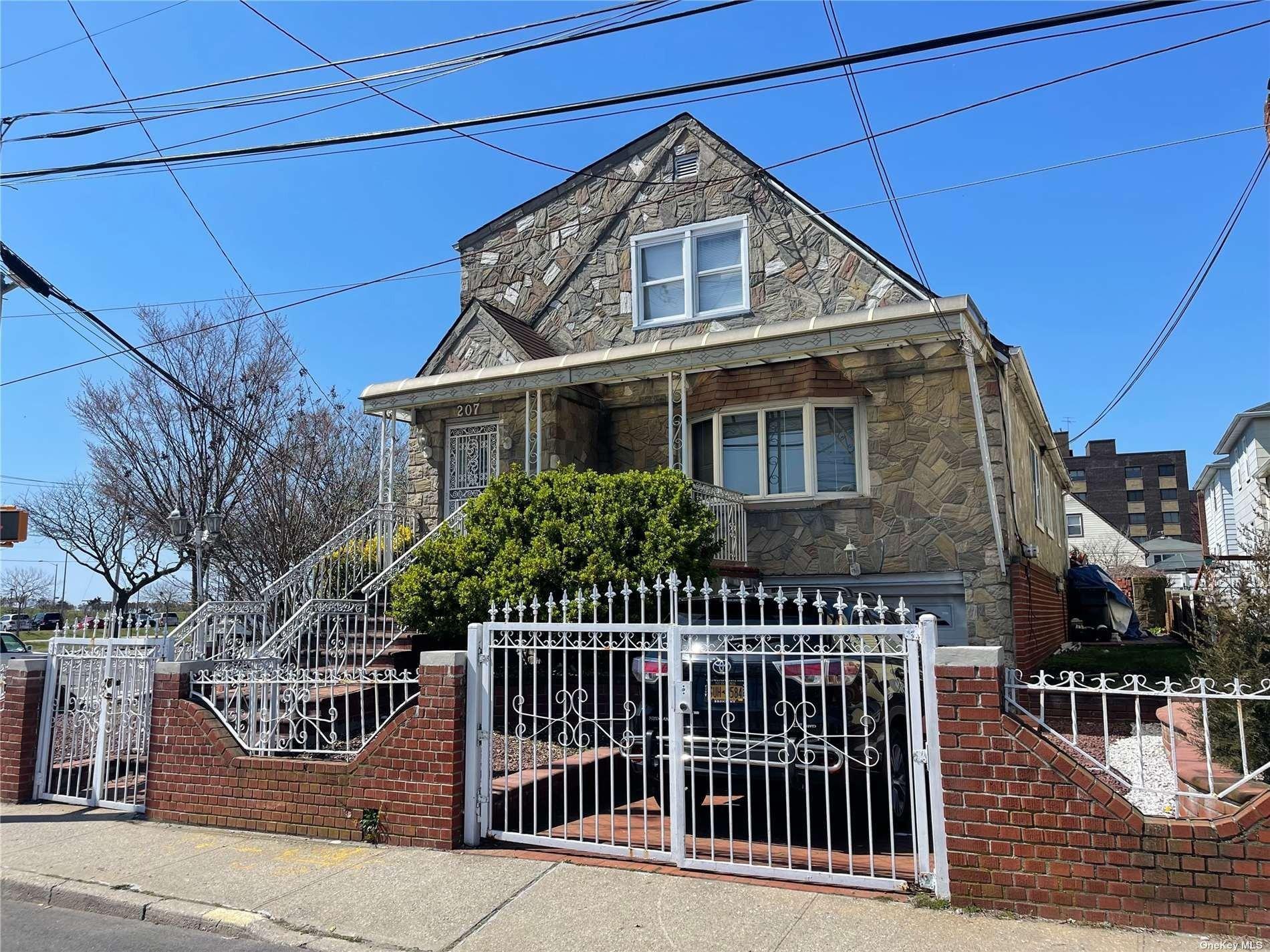 Beach 13th St, Far Rockaway, NY 11691