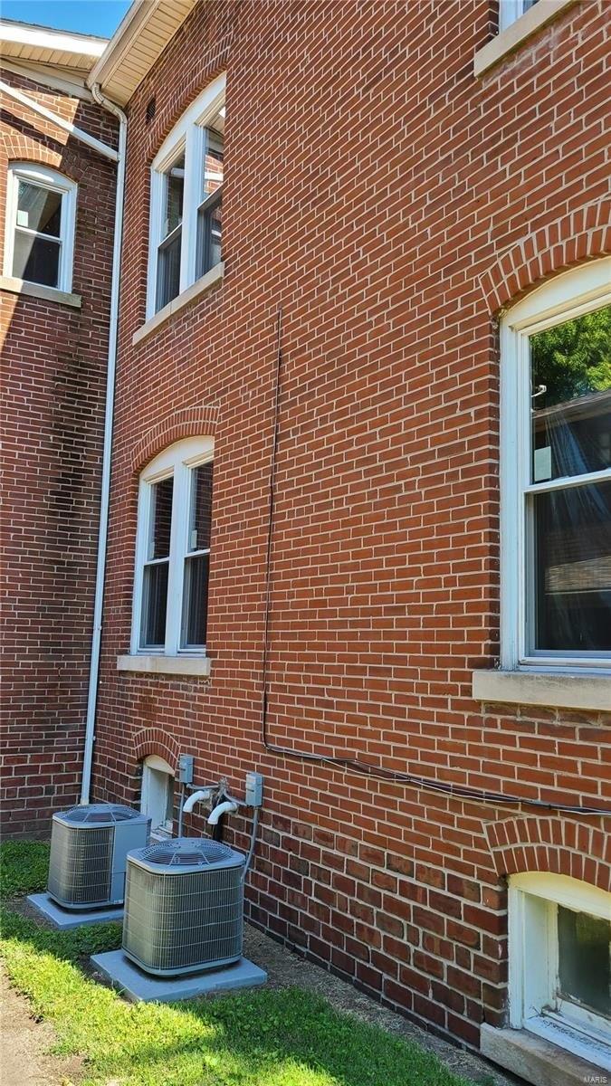 Edison Ave, Granite City, IL 62040