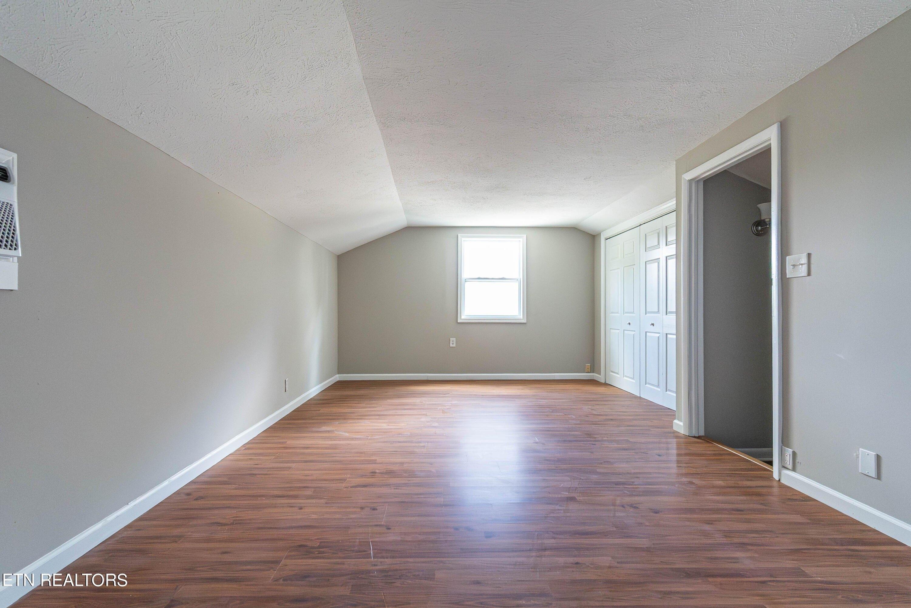Suzanne Dr, Clinton, TN 37716