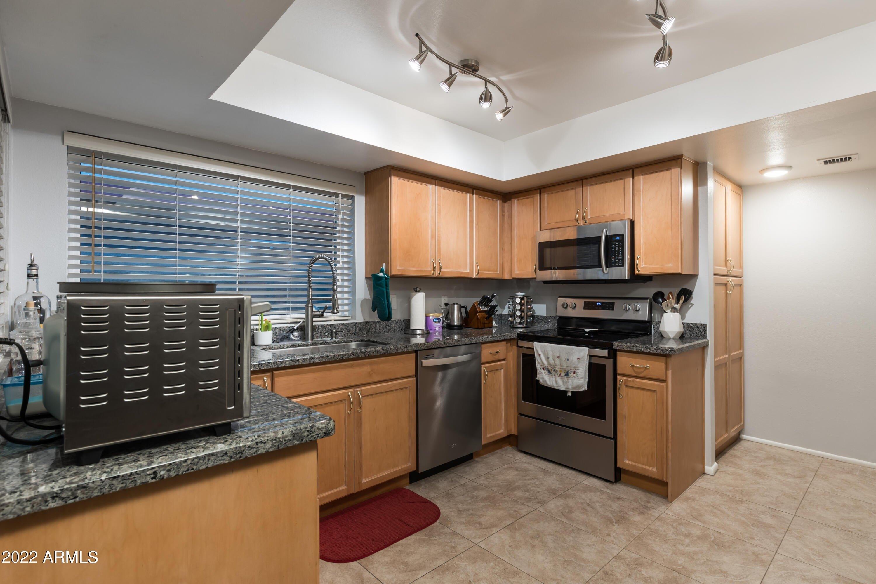 N Villa Manana Dr, Phoenix, AZ 85014