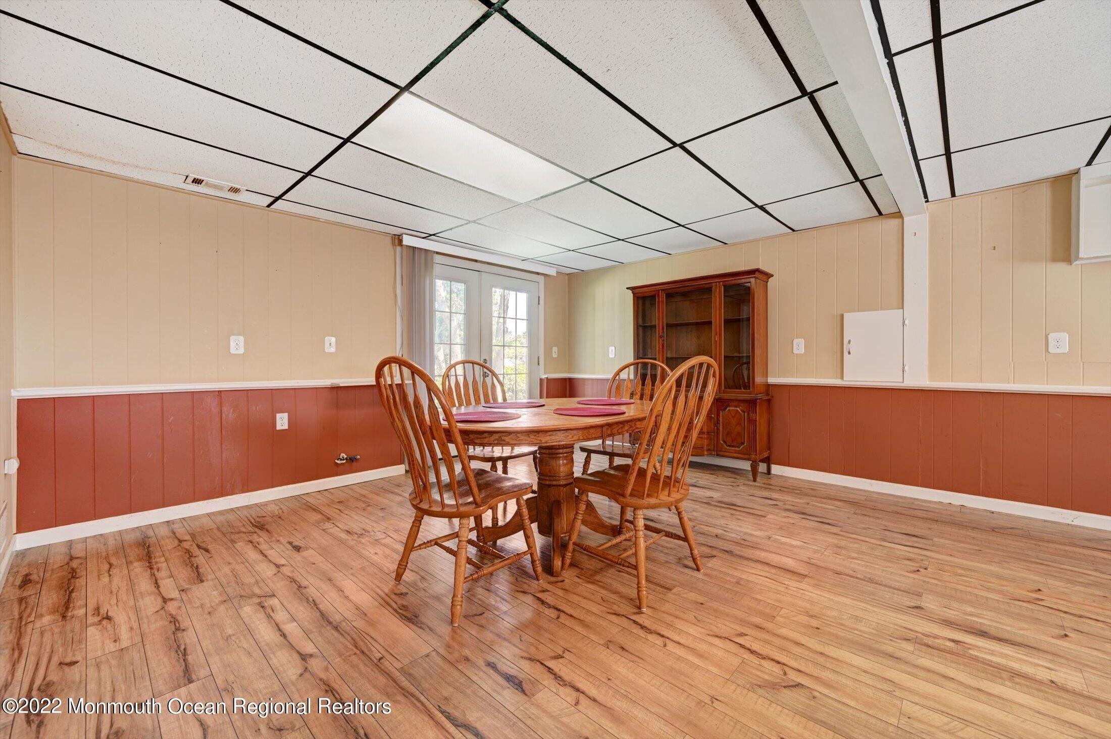 Surf Ave, Beachwood, NJ 08722