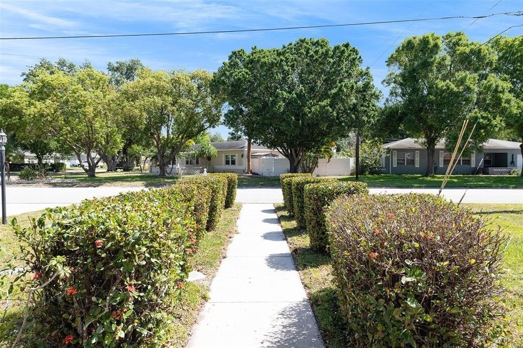 Meadowlawn Dr N, Saint Petersburg, FL 33702