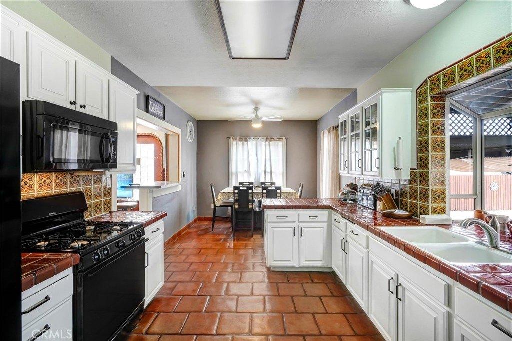 Valencia Ave, San Bernardino, CA 92404