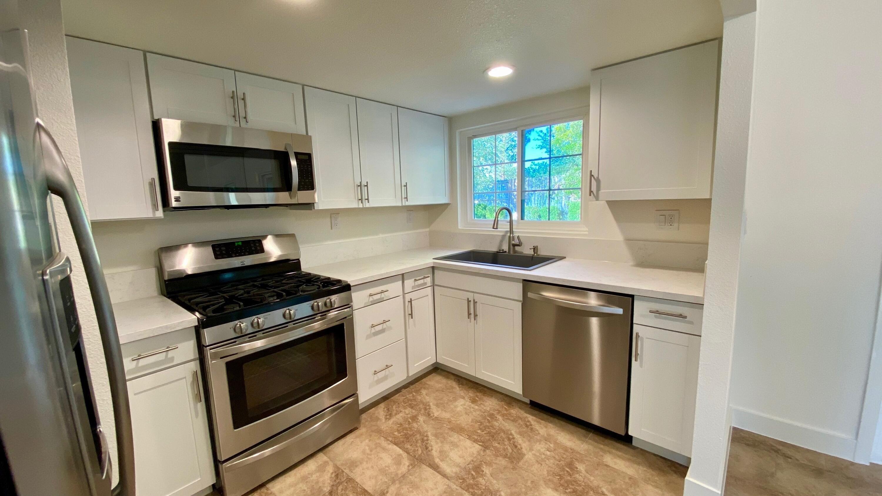 Lively Ave, Lancaster, CA 93536