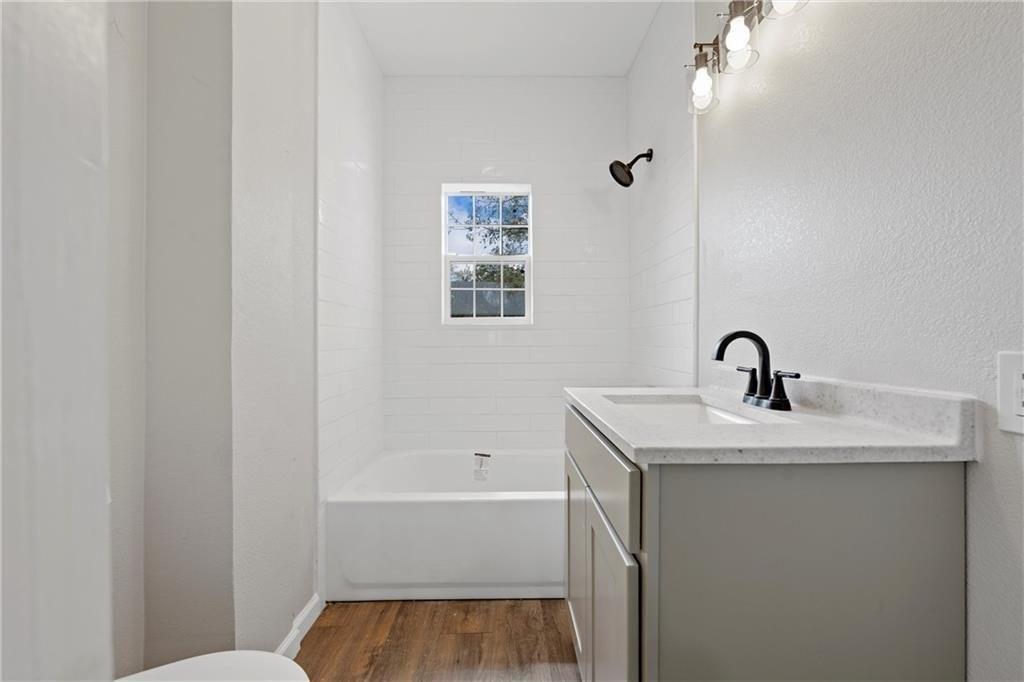 Reuter Ave, Waco, TX 76708