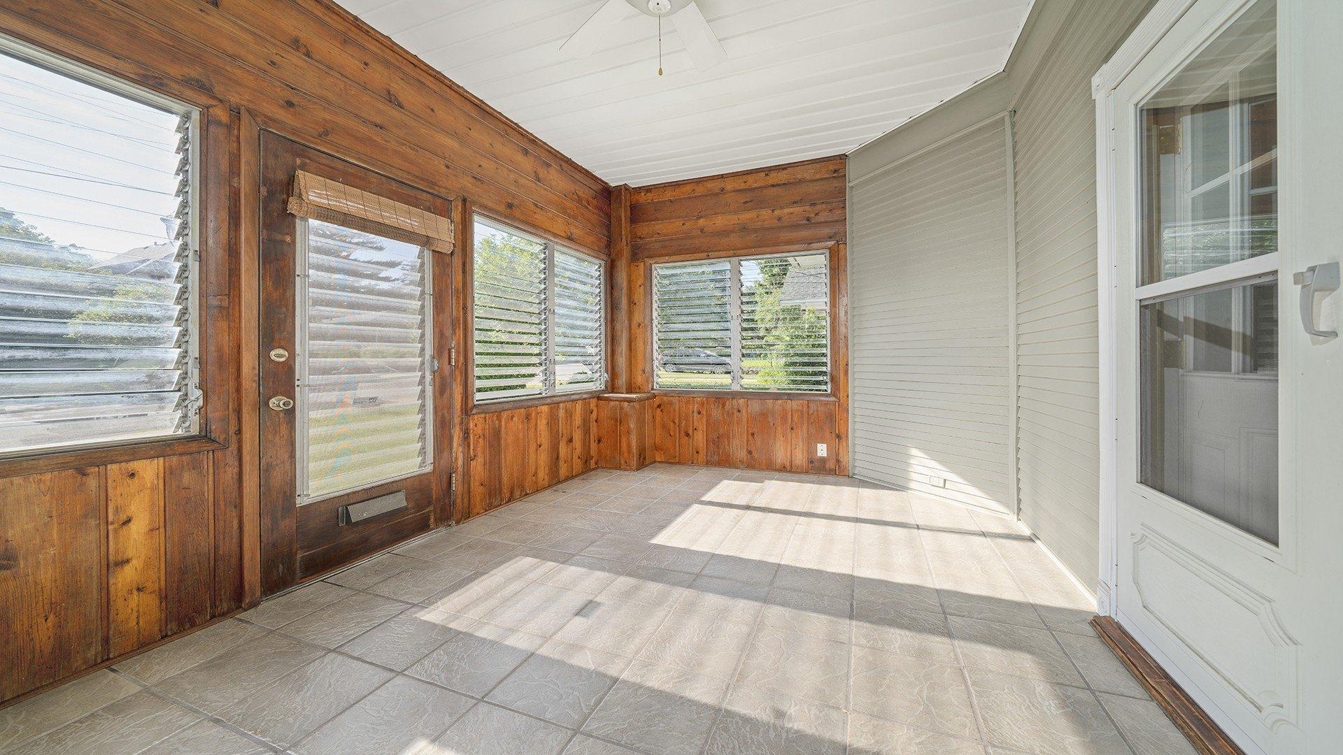 Shaw St, Rockford, IL 61104