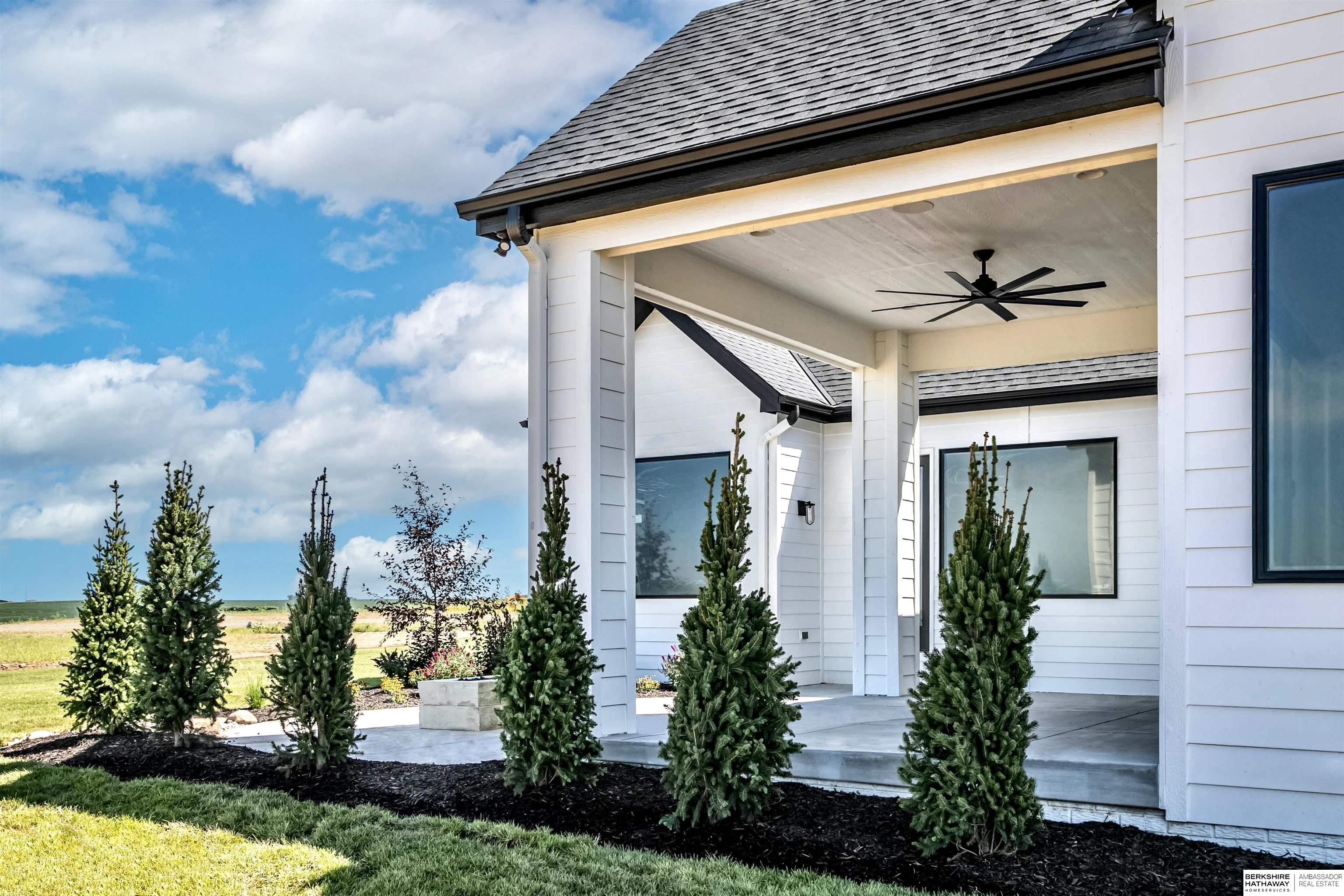 Laurel Ave, Elkhorn, NE 68022