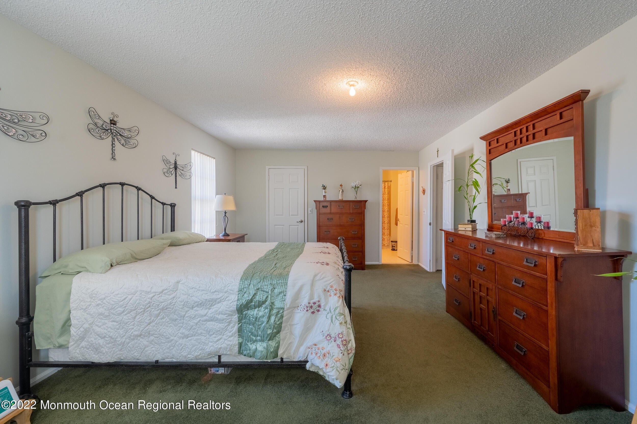 Beauchamps Pl, Toms River, NJ 08753