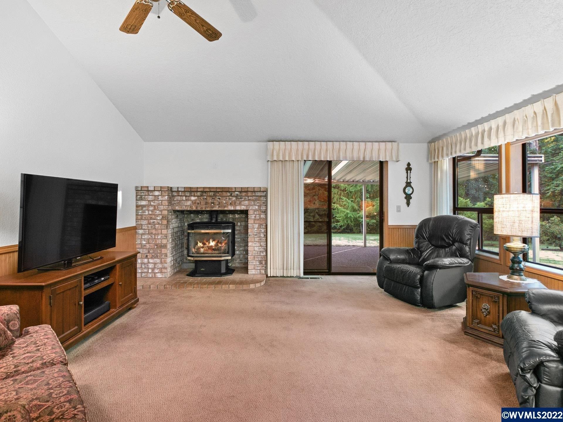 Deer Lake Ct Se, Salem, OR 97317