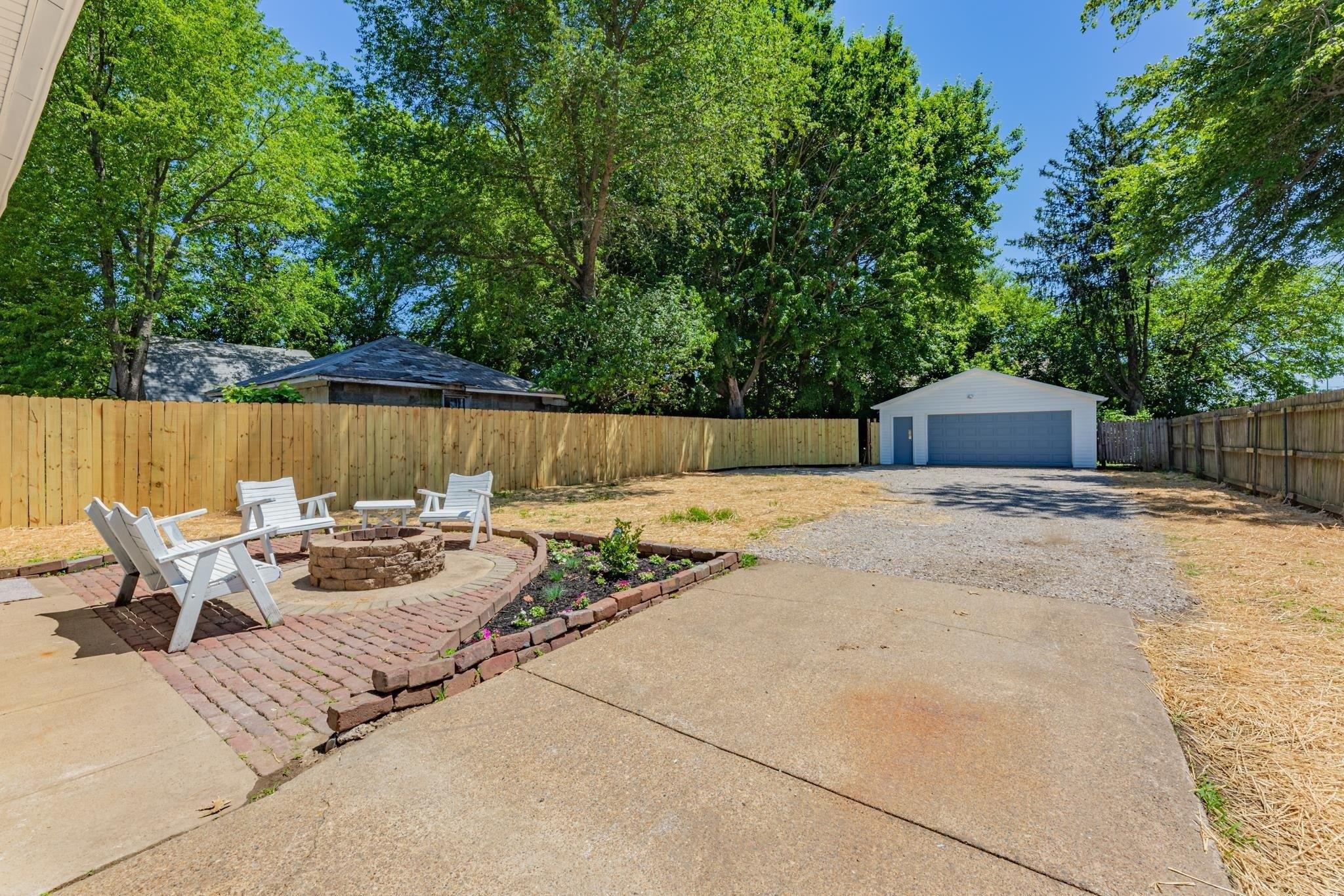 Vann Ave, Evansville, IN 47714