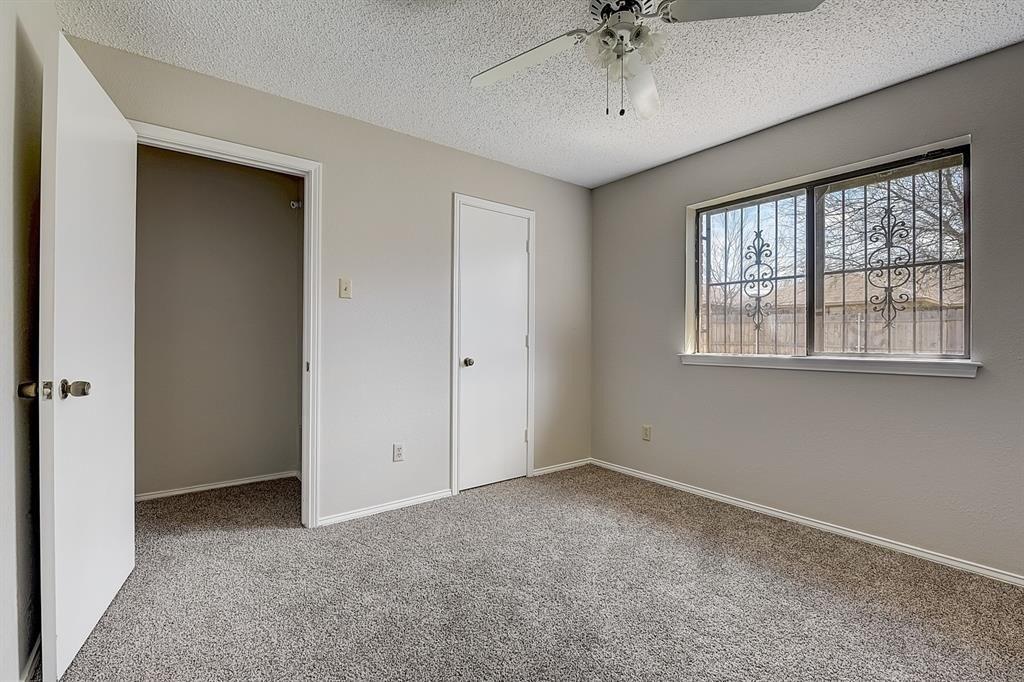 Hillside Dr, Cedar Hill, TX 75104