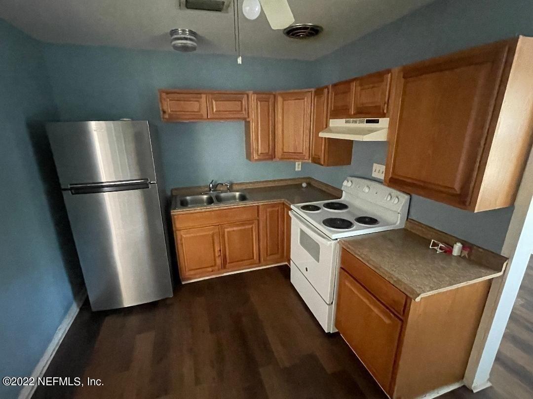 Monteau Dr, Jacksonville, FL 32210